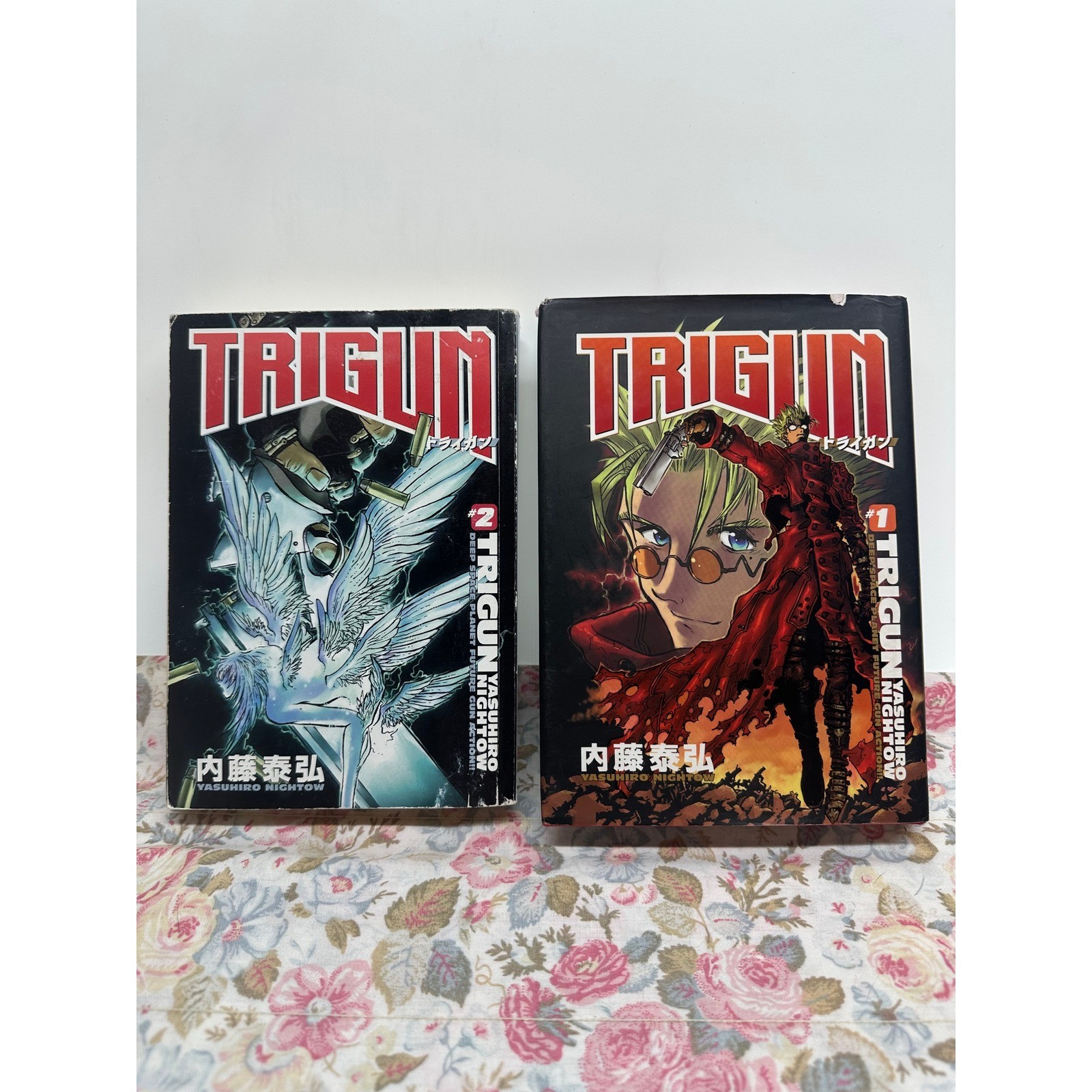 Trigun Manga Vol 1 & 2 Yasuhiro Nightow Dark Horse Barnes & Noble set copertina rigida