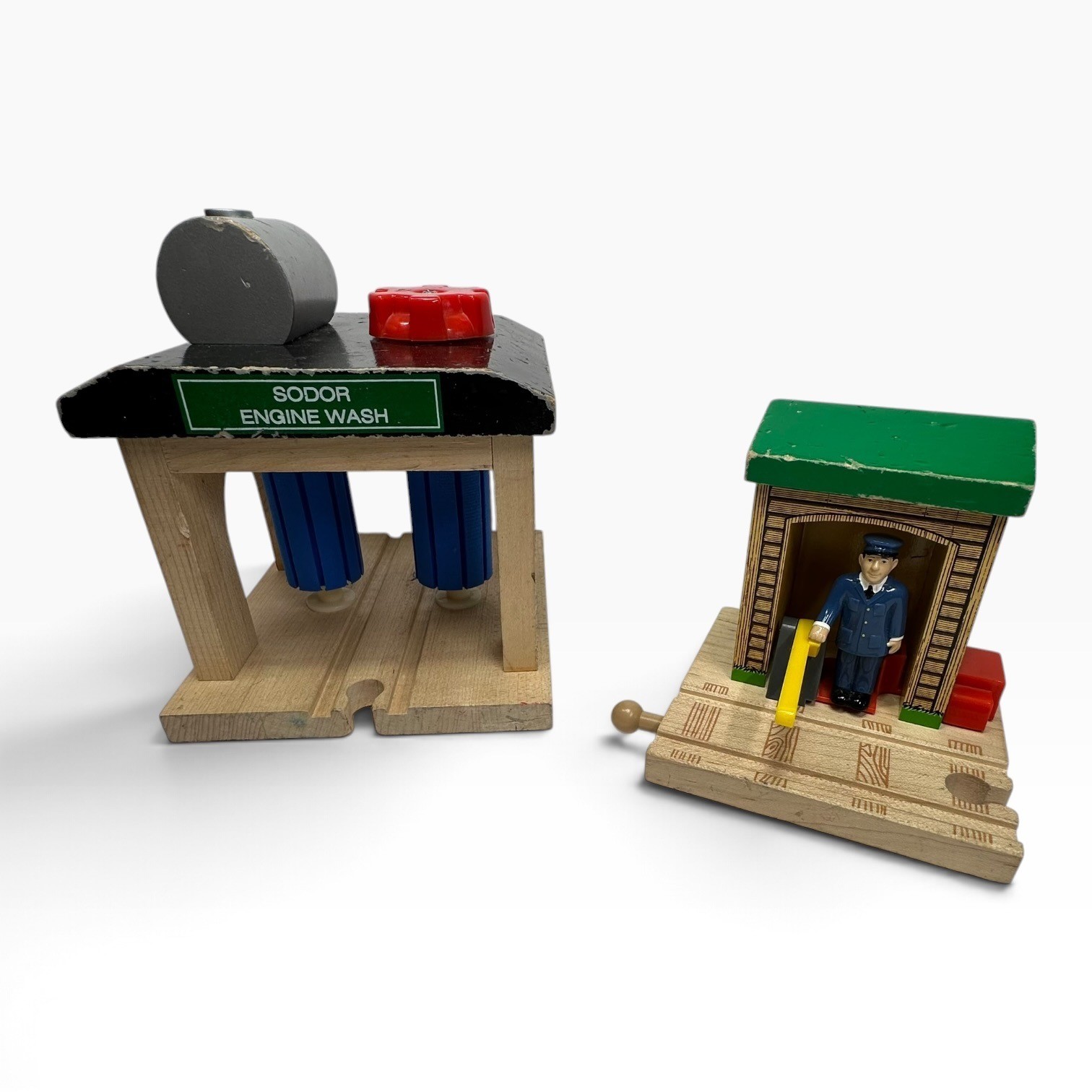 Thomas & Friends Wooden Railway Sodor Engine Wash & Conductor Shed 2001