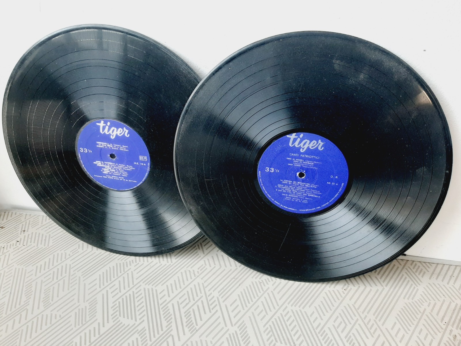 Lotto 2 Dischi Vinile 33 Giri Rari "Canti Patriottici" - Etichetta Tiger Vintage