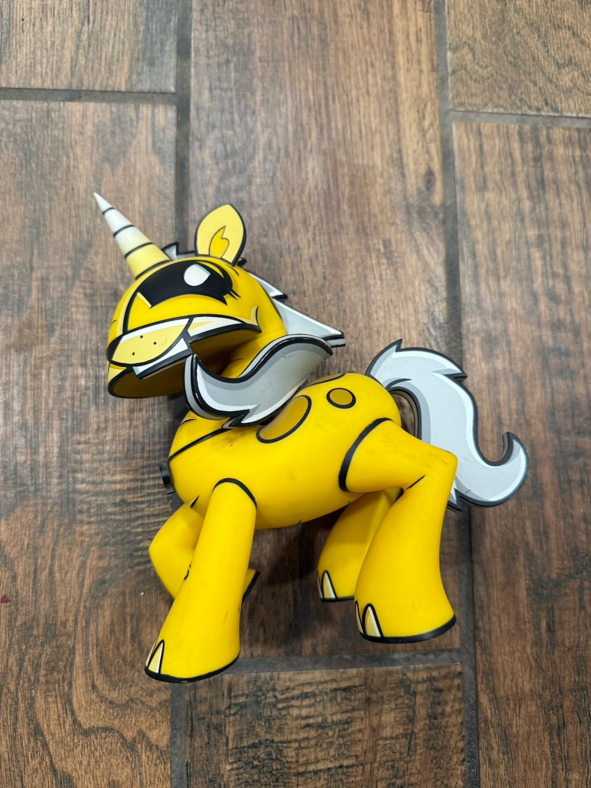 Kidrobot 8" Unicorntaurus Figura in vinile di Joe Ledbetter JLED Giallo raro