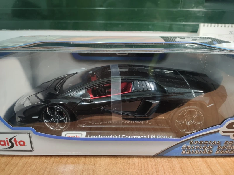 Lamborghini Countach LPI 800-4 Negro 1:18