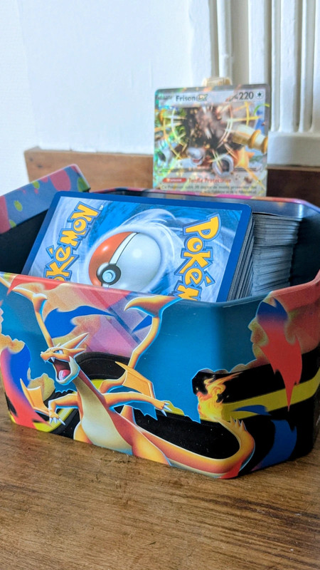 Lot Pokémon Pokébox Dracaufeu + 150 cartes FR sans doubles
