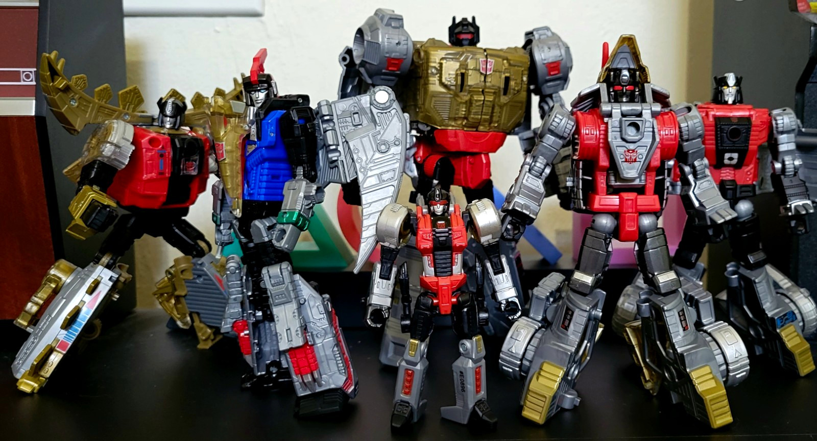 Transformers Power of the Primes Dinobots (Vulcanicus) con kit di aggiornamento