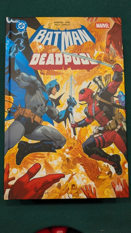 Comics crossover Batman/Deadpool.