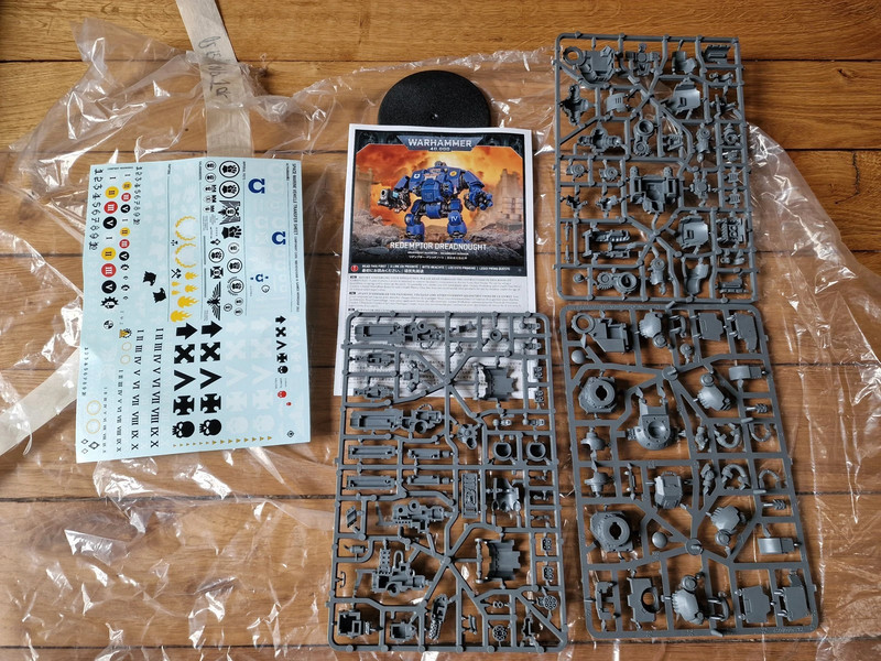 Warhammer 40K Redemptor Dreadnought neuf sur grappe