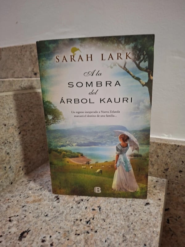 A la Sombra del Árbol Kauri