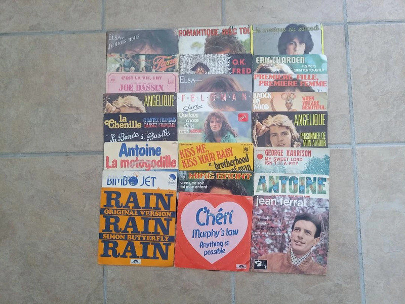 Lot N° 1 - 24 Vinyls 45T Variétés Francaises  Bon à Très bon état général