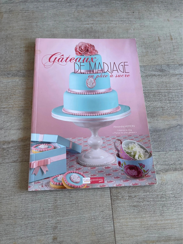Livre pâtisserie gâteaux de mariage en pâte à sucre Alexandra Hémon