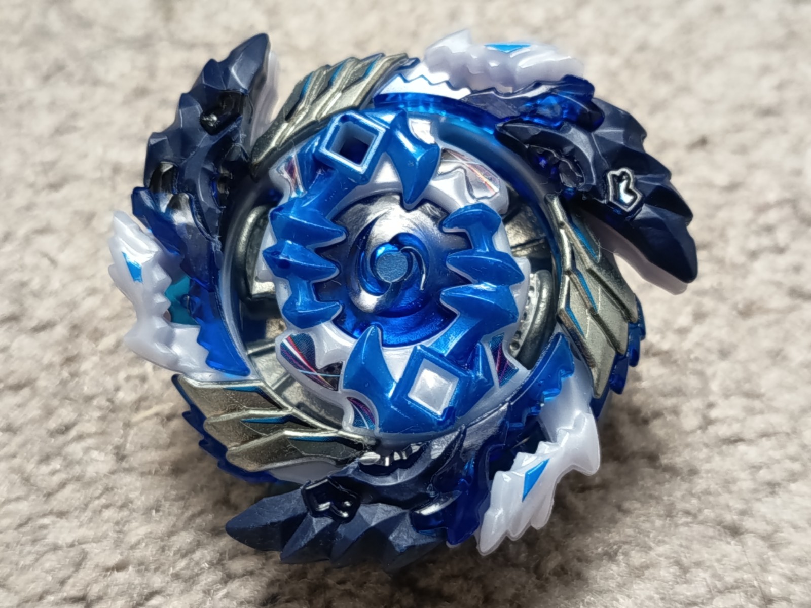 Giroscopio a cricchetto Geist Fafnir + adesivi Beyblade TAKARA TOMY BURST