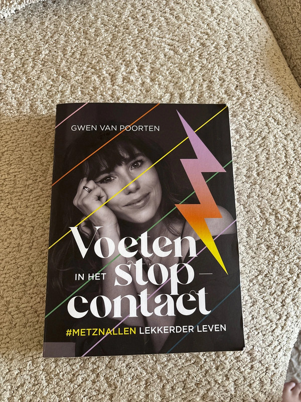 Voeten in het stopcontact