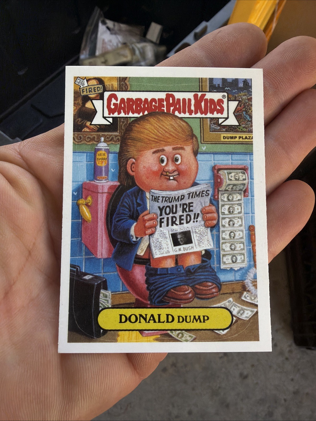 Adesivo Garbage Pail Kids 7b Trumped Trevor 2004 tutto nuovo serie 3 Donald Dump
