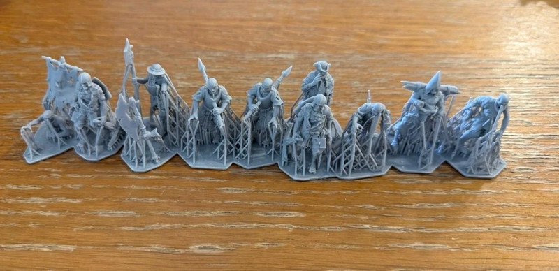 10 Zombie Warriors and comand group - Highlands Miniatures
