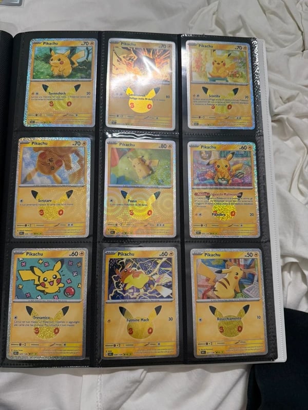 Tutti i pickachu 30 anniversario