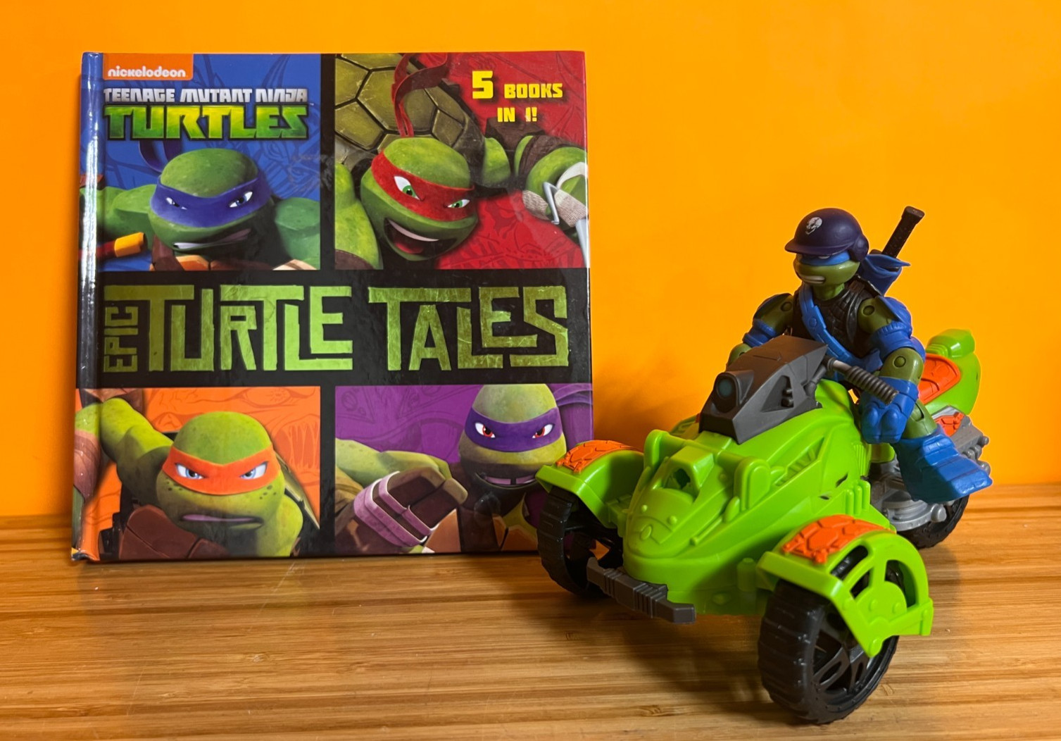 Teenage Mutant Turtle 3 wheeler, Leo figure and Turtle Tales 5 in 1 book - HB
