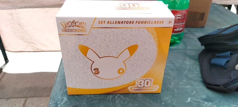 ETB Pokémon 30° Anniversario - Sigillato - Set allenatore fuoriclasse