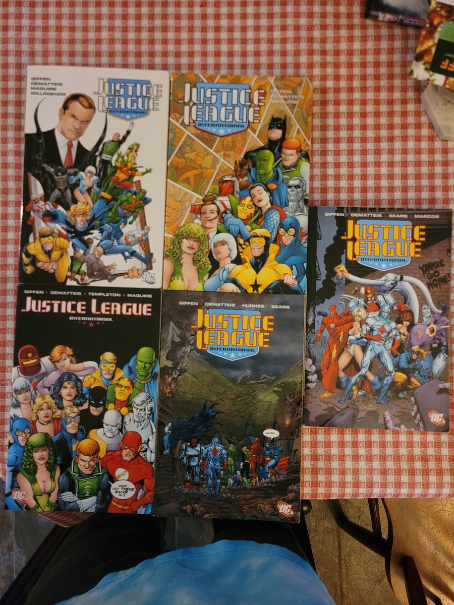 Justice League International volumi 2, 3, 4, 5, 6 DC Comics TPB lotto di 5 GN