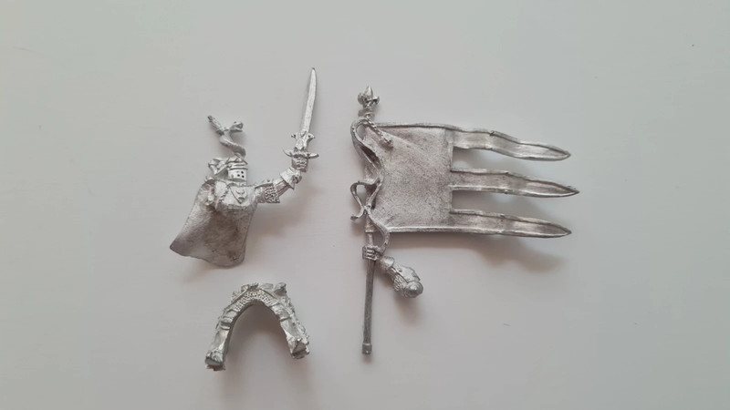 Partager Warhammer Bretonnia Bretonnian Grail Knight Standard Bearer OOP