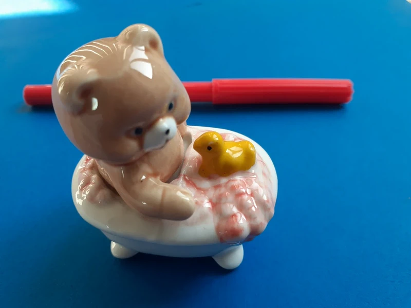 Miniatura orsetto in vasca in ceramica
