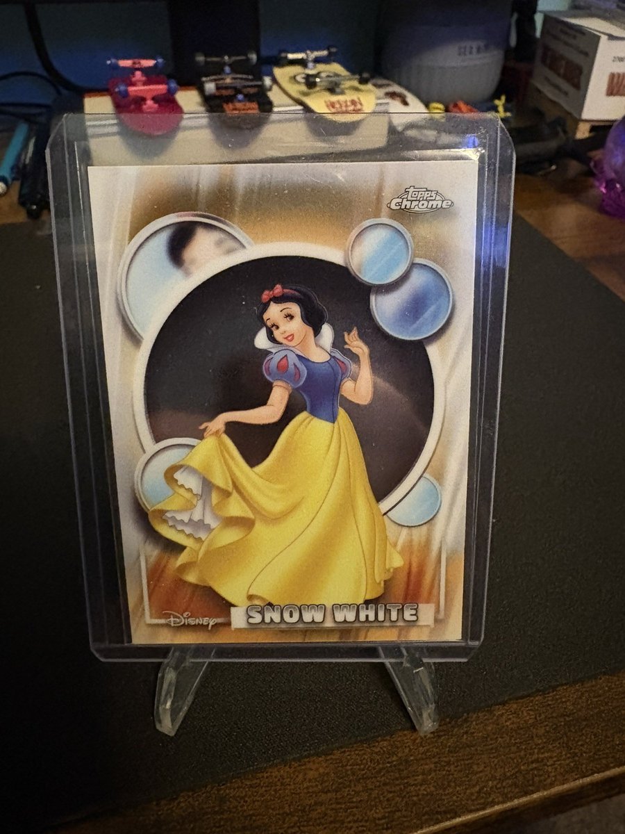 2026 Topps Chrome Disney Biancaneve #1