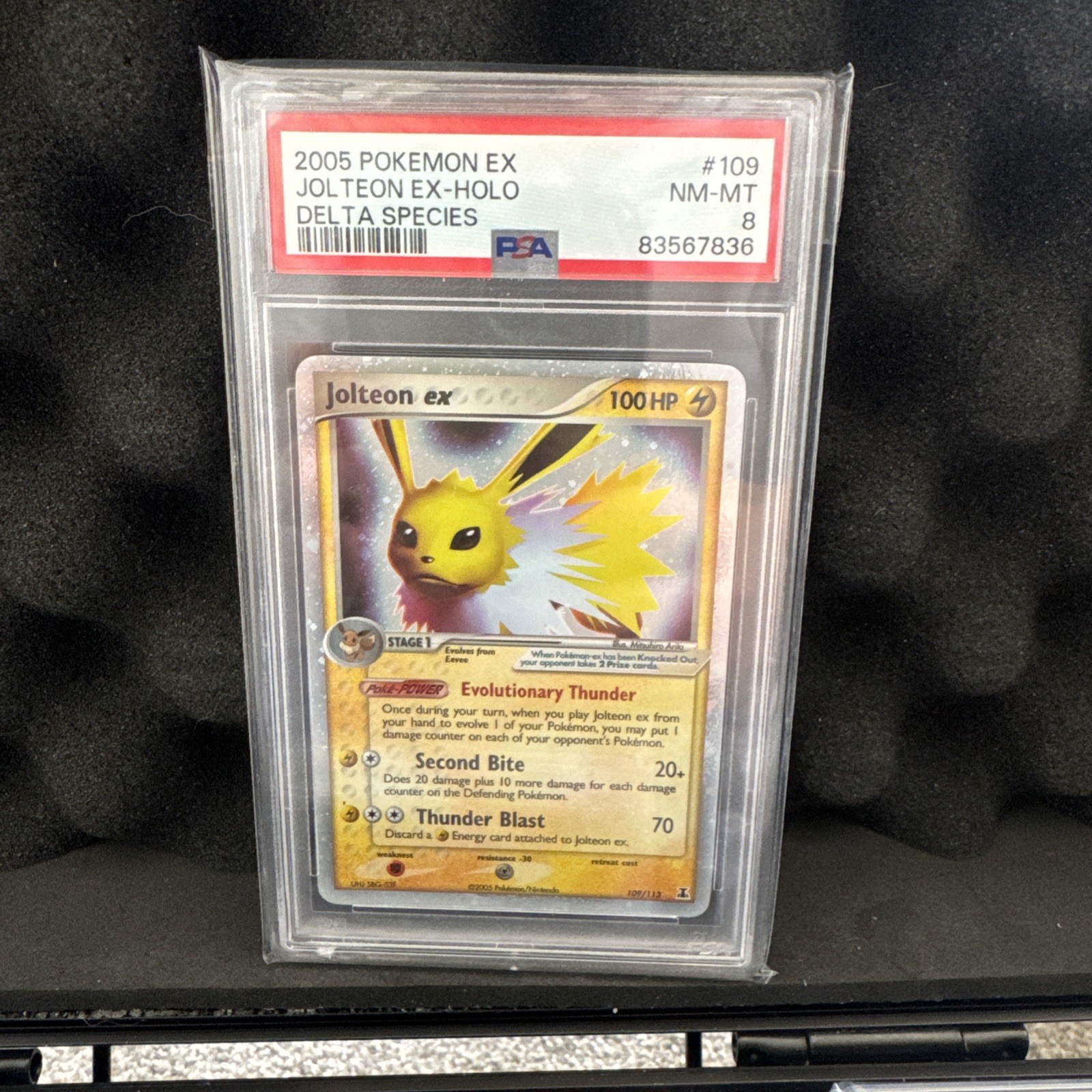 2005 JOLTEON EX Pokemon Card #109 109/113 EX Delta Species Holo PSA 8