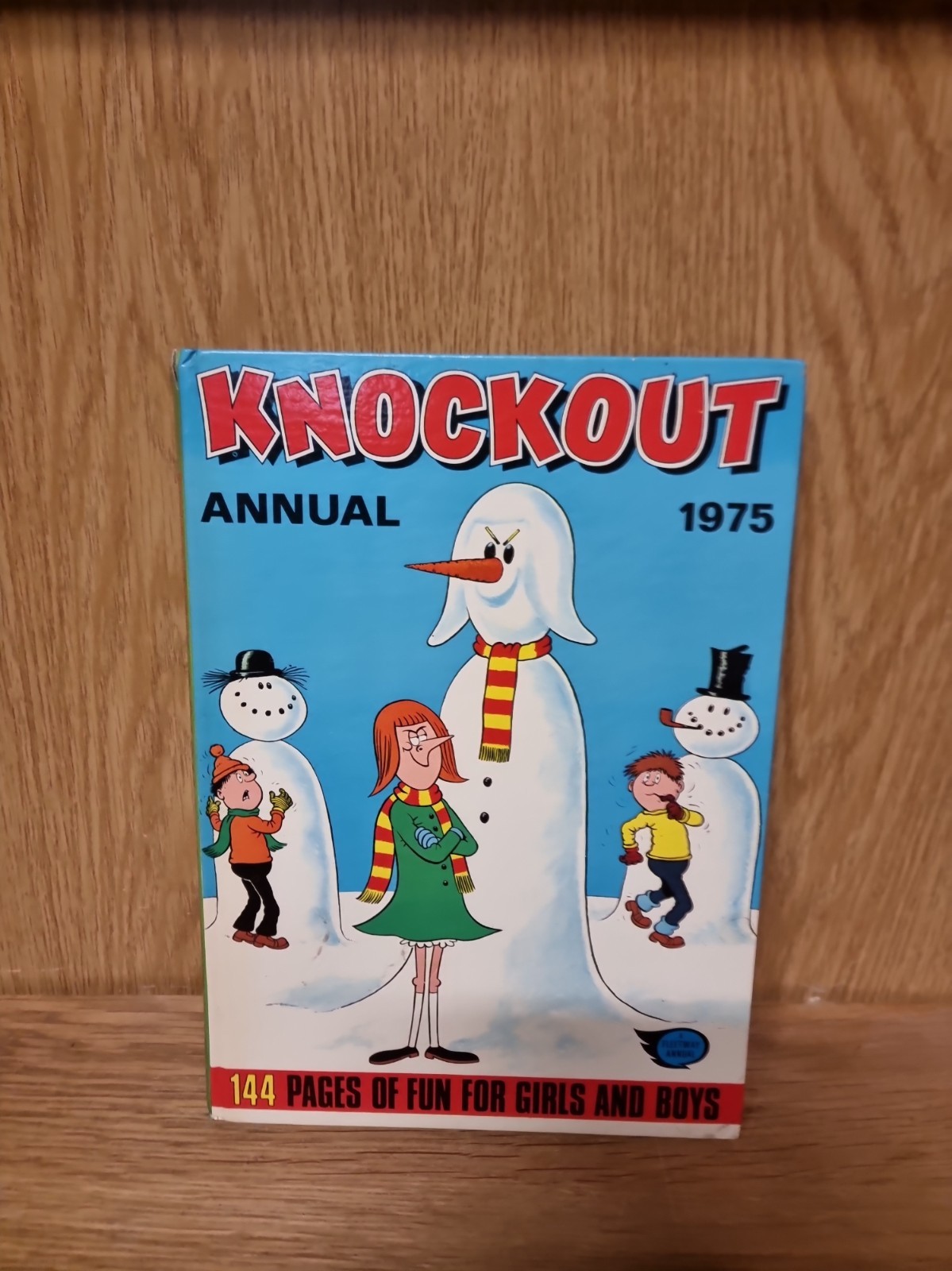 Juvenuile Comic Annual 'Knockout (1975) (M6)