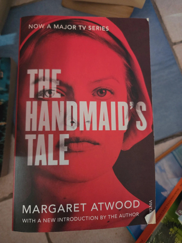 Margaret Atwood - The handmaid's tale