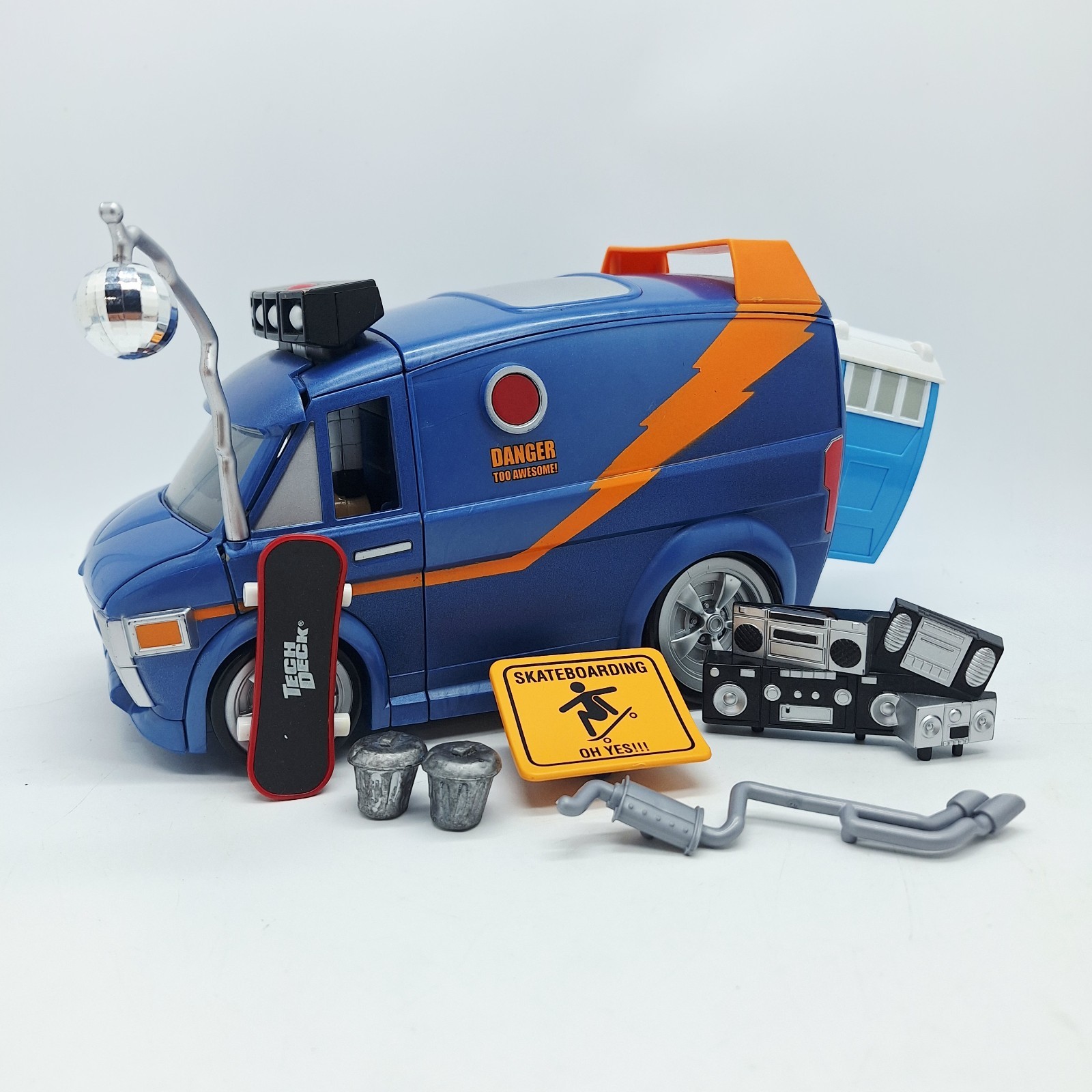 Spin Masters Tech Deck Dude Ridicolmente Fantastico Vanformer Van & Ramp Action Set