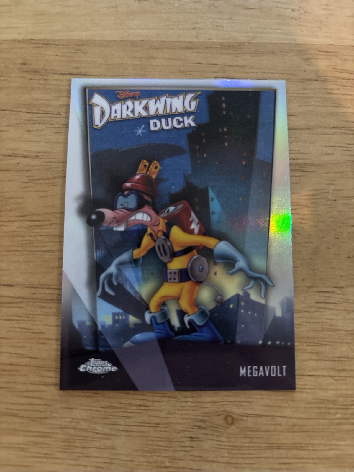 2026 Topps Disney Chrome Megavolt RIFRATTORE - #DD-8 (Darkwing Duck 30°)