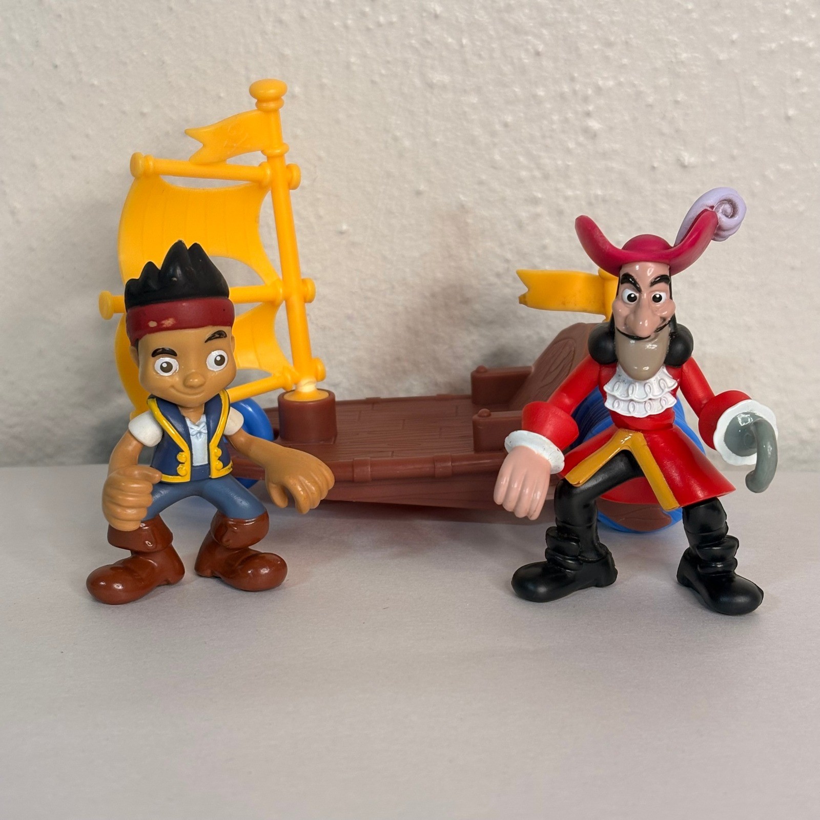 Disney Jake e i pirati dell'Isola che non c'è set 3 pollici multicolore buona base nave