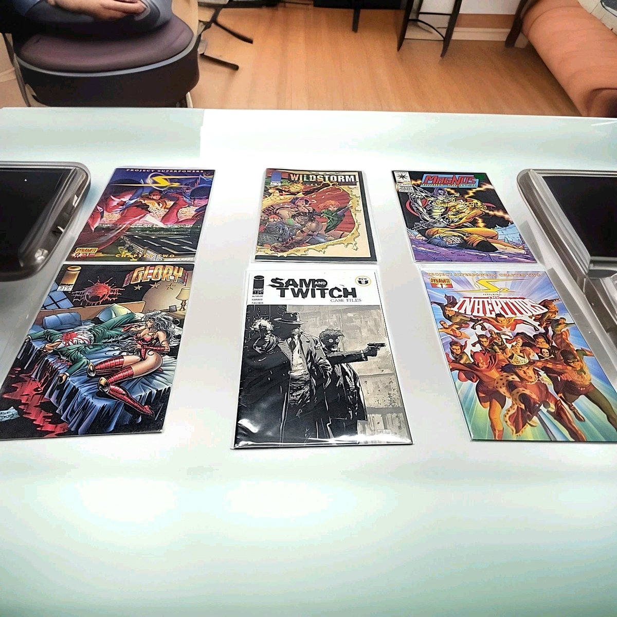 Lotto 28 fumetti Divine Right WildC.A.T.S Supreme Freshmen supereroi assortiti