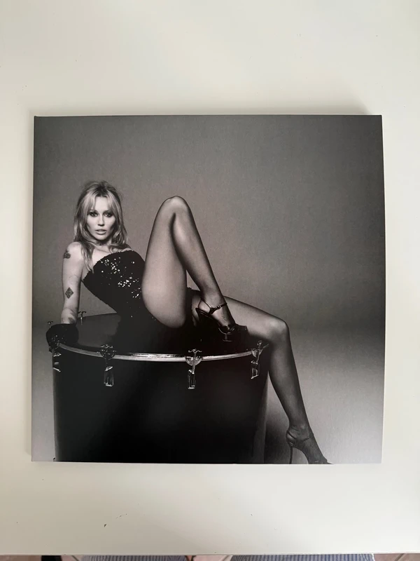 bass persuades miley white edition alt-cover limited edition