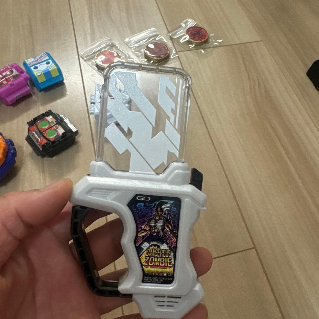 Kamen Rider Ex-Aid Gashat Zombie pericoloso