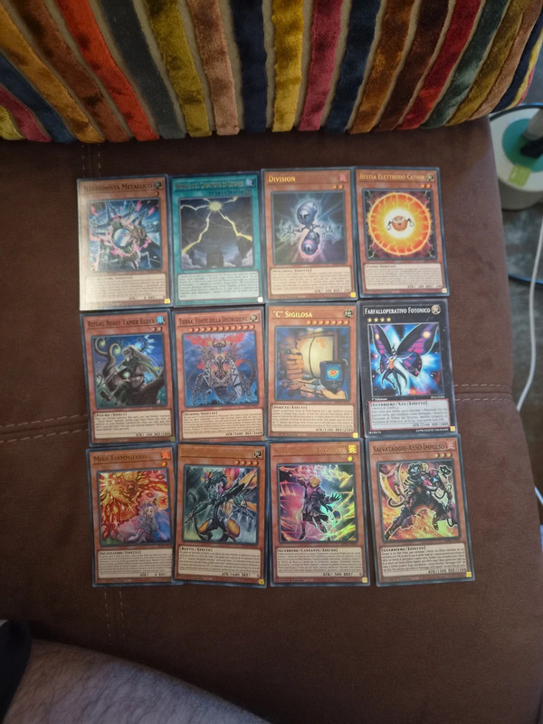 Lotto carte miste rare common UR Yu-Gi-Oh excellent near mint