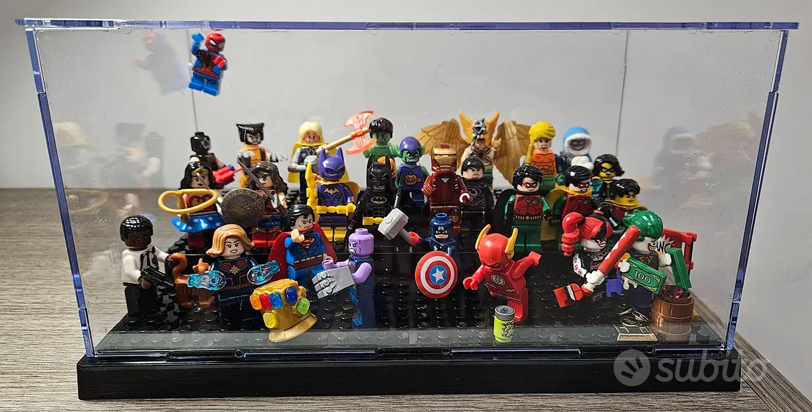 Espositore Lego Supereroi Marvel e DC Comics