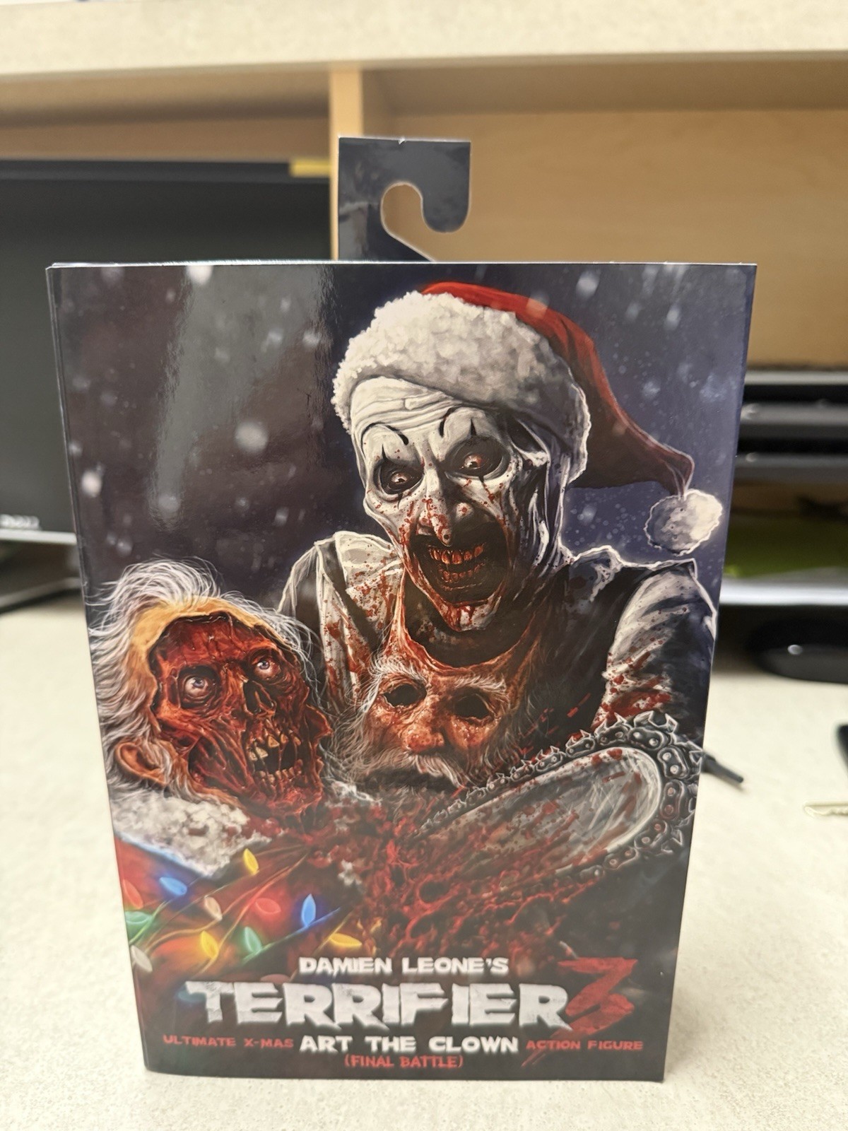 NECA Terrifier 3 Ultimate X-Mas Art the Clown Figura Battaglia Finale Walmart!