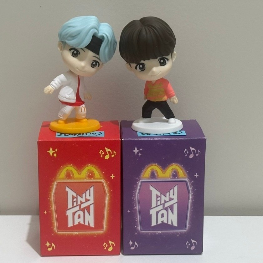 Tiny Tan Collezione McDonald's Figure Set di 2 Bambole Kpop BTS - Suga