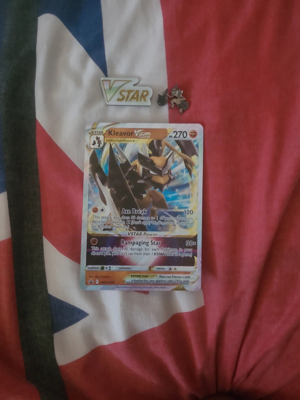 Grosse carte pokemon kleavor Vstar