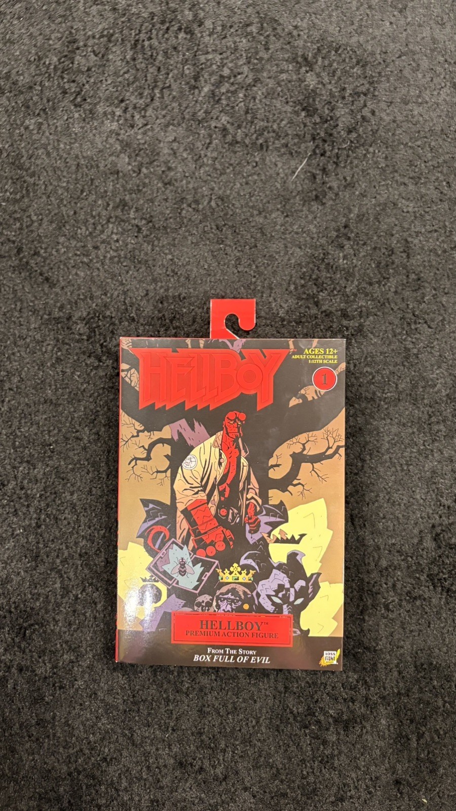 Hellboy Modellino Scala 1:12 Boss Fight Studio IN MANO