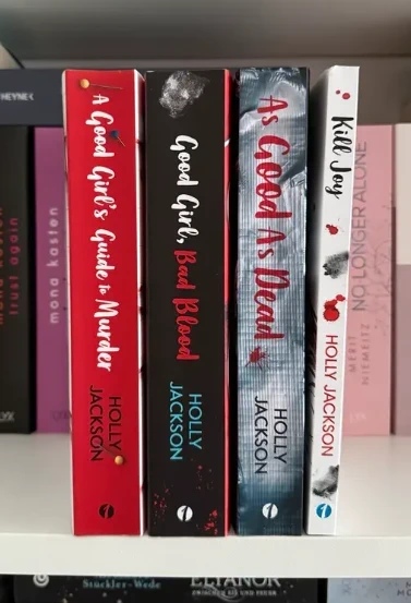 A Good Girl‘s Guide to Murder inkl. Vorgeschichte