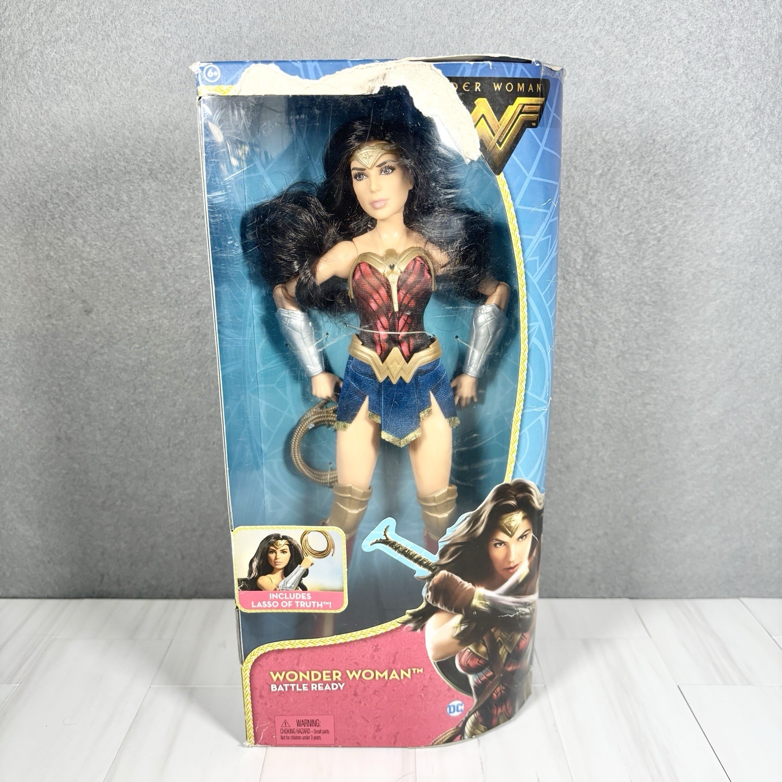 Modellino DC Comics Mattel Wonder Woman 2016 12" pronto per la battaglia scatola danneggiata