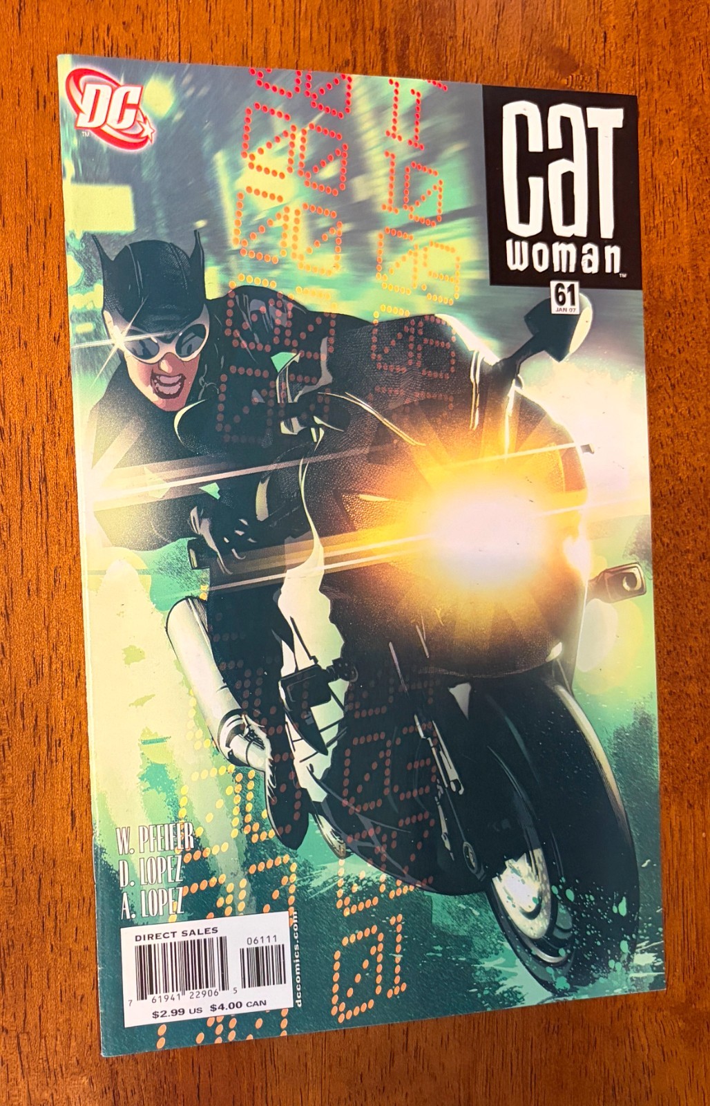 CATWOMAN #61 (DC Comics 2007) -- Copertina Adam Hughes GGA -- quasi nuova -