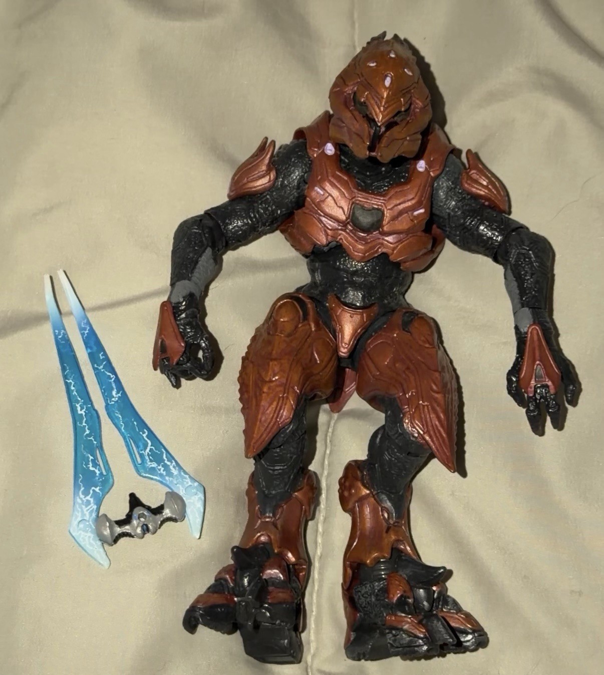Halo 4 McFarlane Elite Zealot Figure w Helmet Sword Figure Sangheili Brown Rust