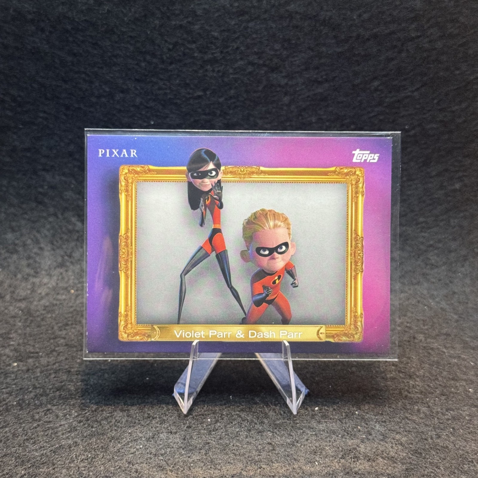 2026 Topps Disney Neon Violet Parr & Dash Parr Famiglia Prima #FF-33