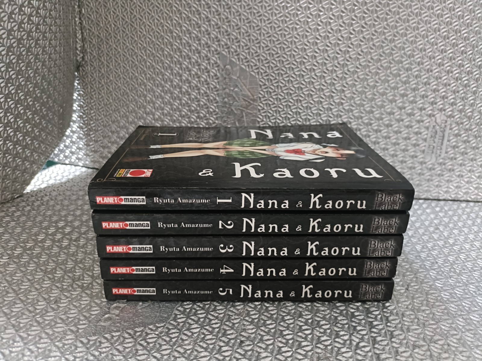 Nana e Kaoru Black Label Completa Da 1 A 5 - Planet Manga Panini Comics