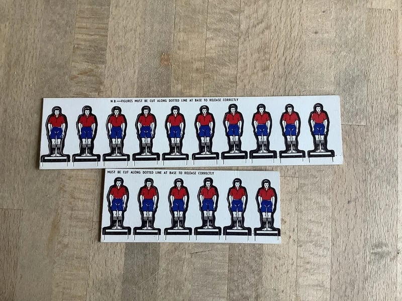 A vendre équipe en carton Subbuteo année 1950 -1960