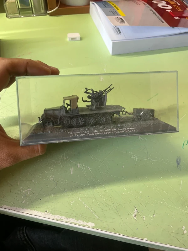 Modellino Flakvierling Sd.Kfz. 7/1 con rimorchio Sd.Ah.51