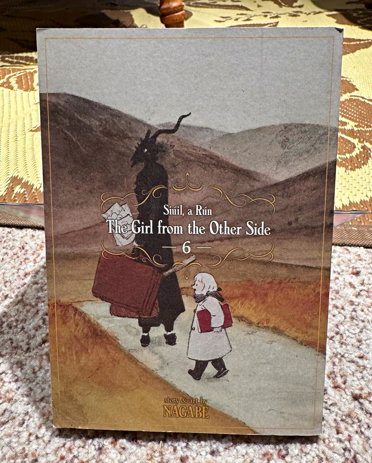La ragazza dall'altra parte: Siúil, a Rún Vol. 6 Nagabe in brossura inglese