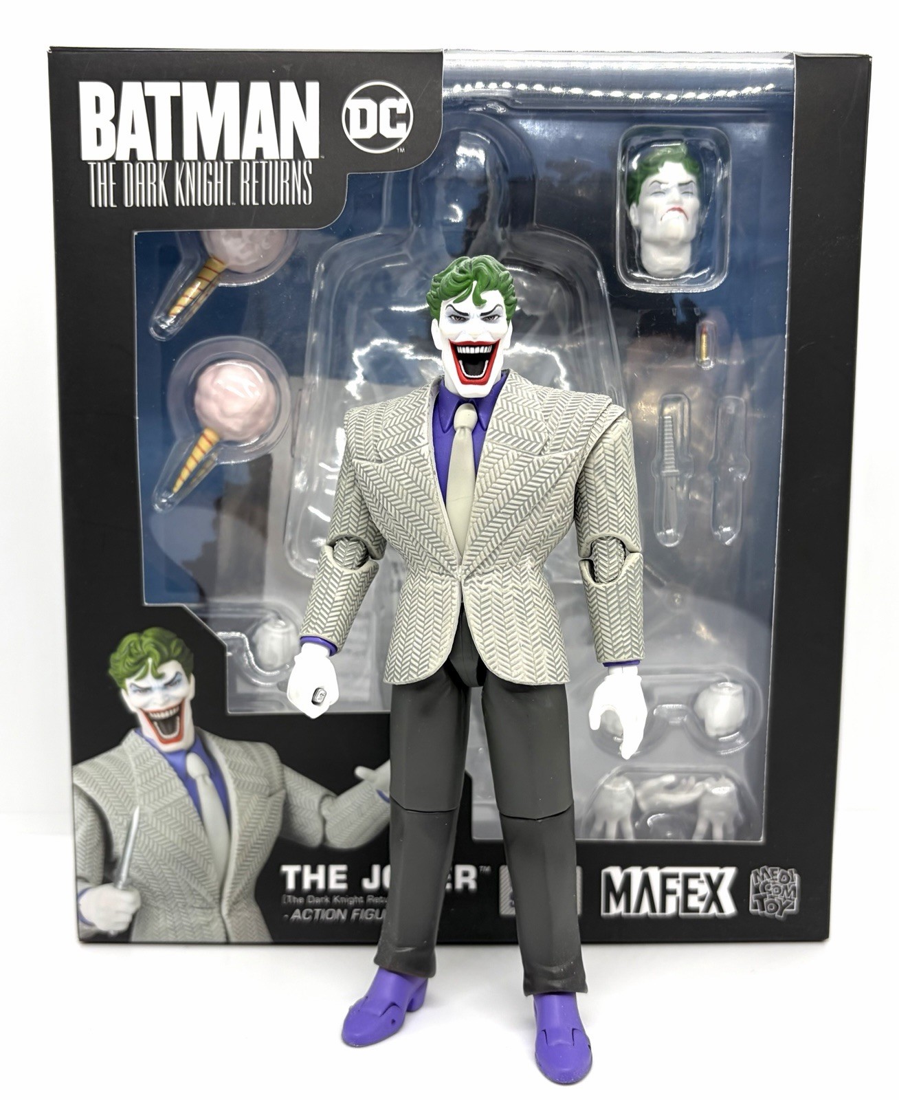 MAFEX n.214 THE JOKER Il Cavaliere Oscuro Ritorna Variante Tuta Ver. Modellino