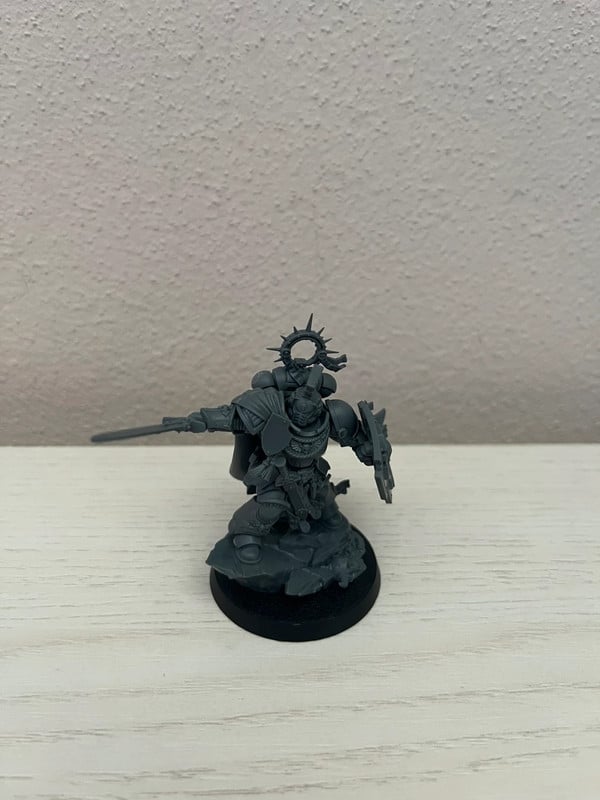 Capitano Con Scudo Reliquia - Armageddon box - Warhammer 40k
