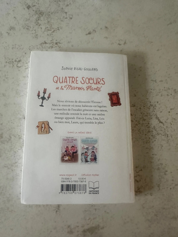 Livre quatre sœur et le manoir hanté